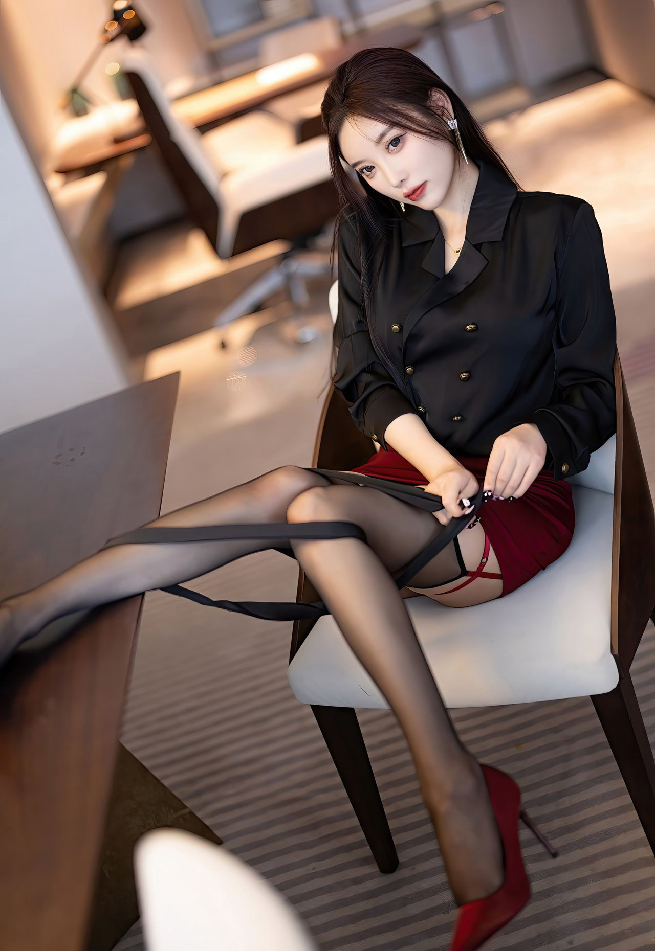 杨晨晨秘书黑丝美腿性感制服高跟沙发上的诱惑姿势写真寻觅写真网写真